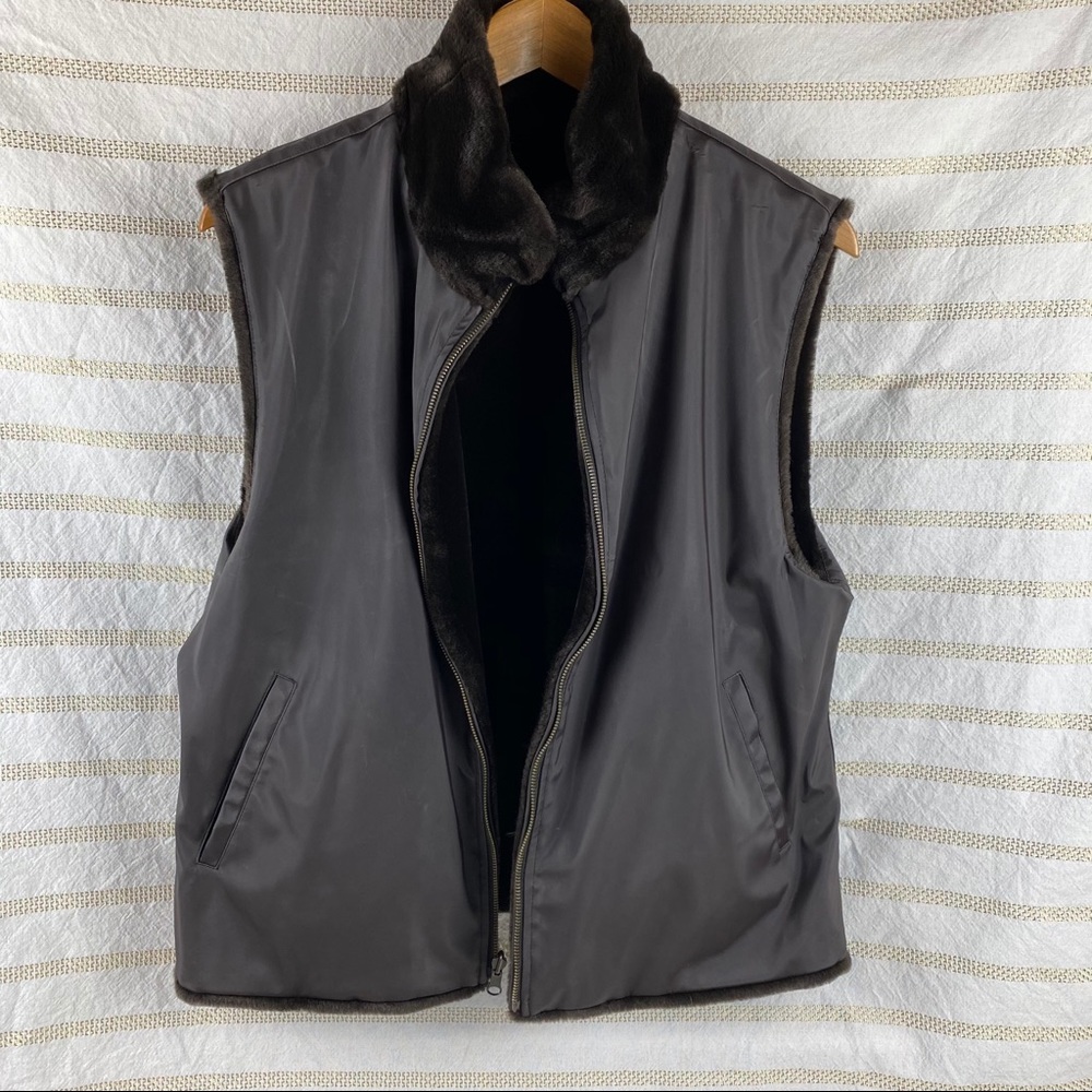 Reversible Faux Fur Vest - Picture 5 of 9